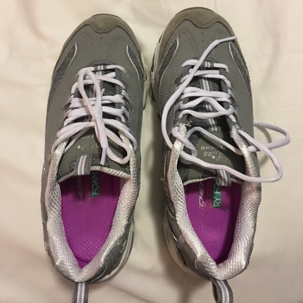 Sketchers 9.5 Womens Memory Foam Shoes